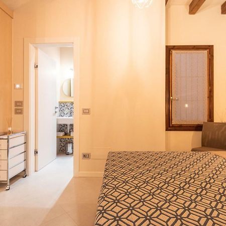 Dreamy Apartment Tre Corone Old Town Cir 017067-Cni-00565 Desenzano del Garda Dış mekan fotoğraf