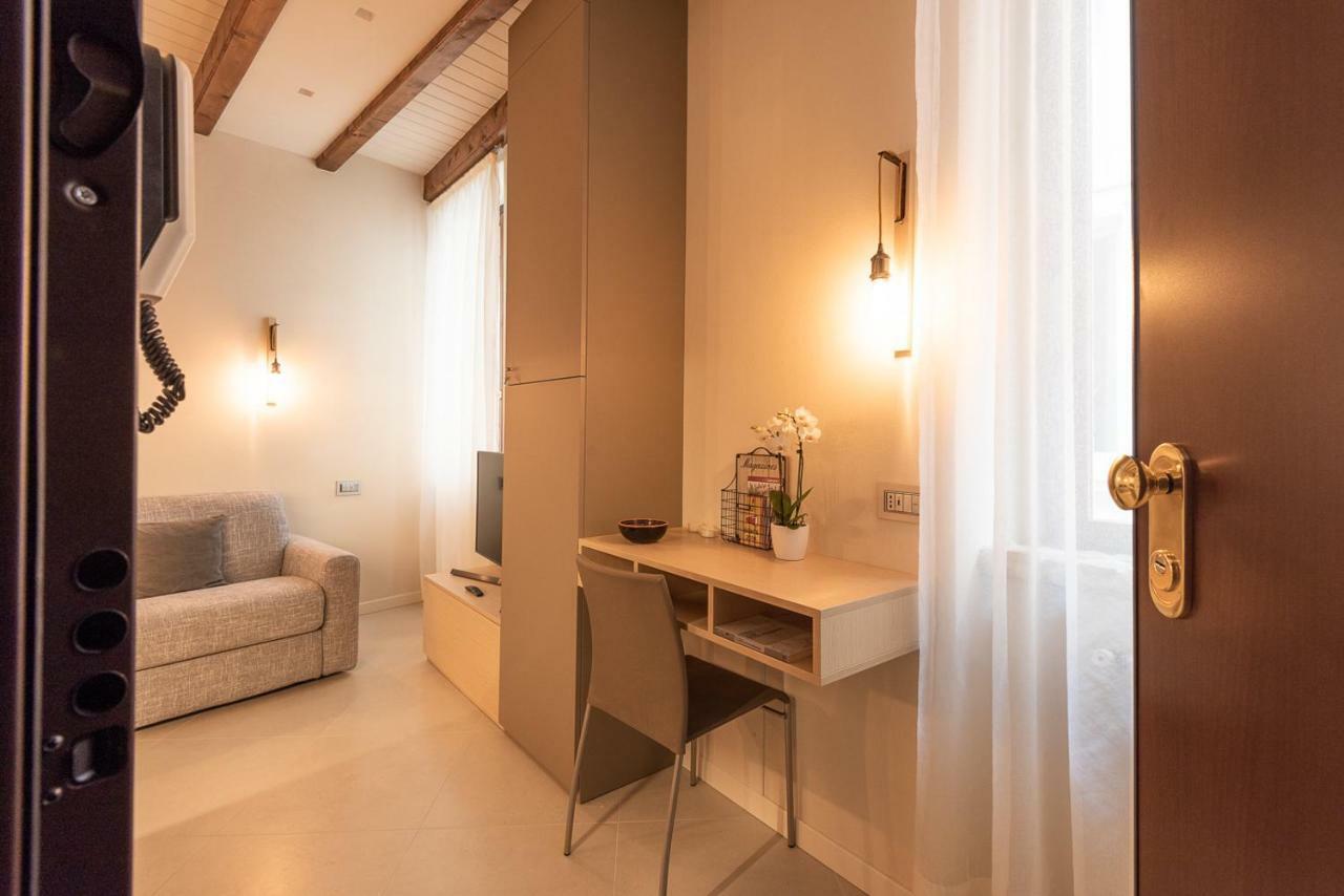 Dreamy Apartment Tre Corone Old Town Cir 017067-Cni-00565 Desenzano del Garda Dış mekan fotoğraf