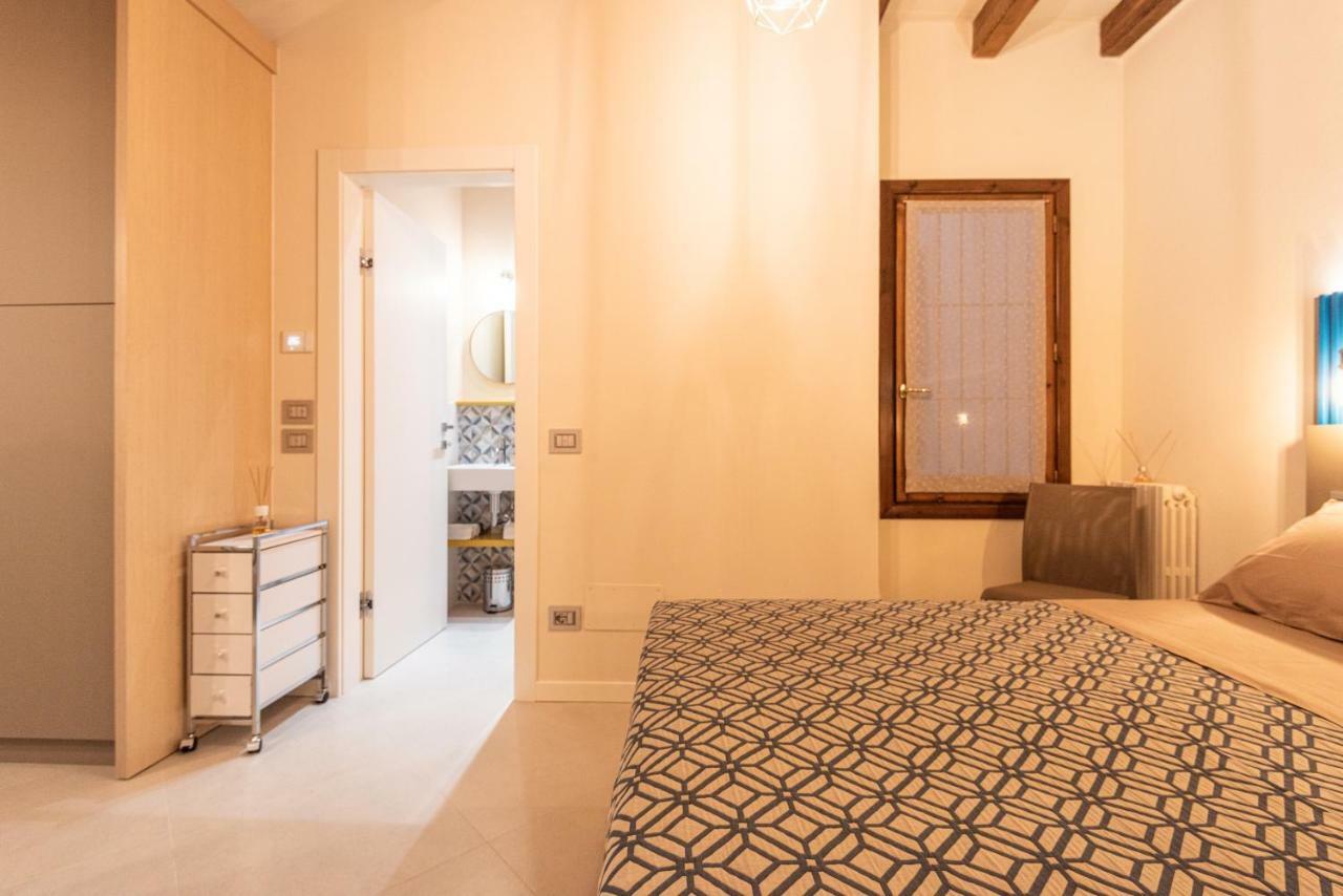 Dreamy Apartment Tre Corone Old Town Cir 017067-Cni-00565 Desenzano del Garda Dış mekan fotoğraf